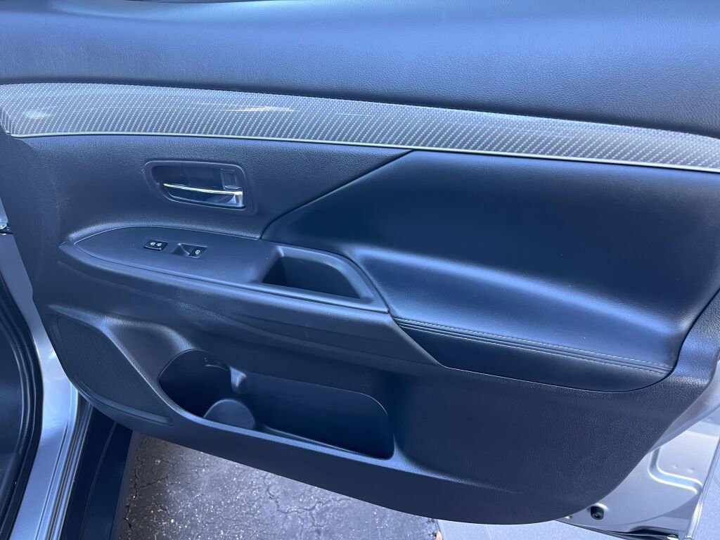 Used 2019 Mitsubishi Outlander SEL image 31