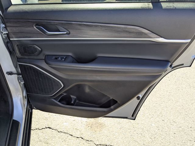 Used 2021 Jeep Grand Cherokee L Limited image 24