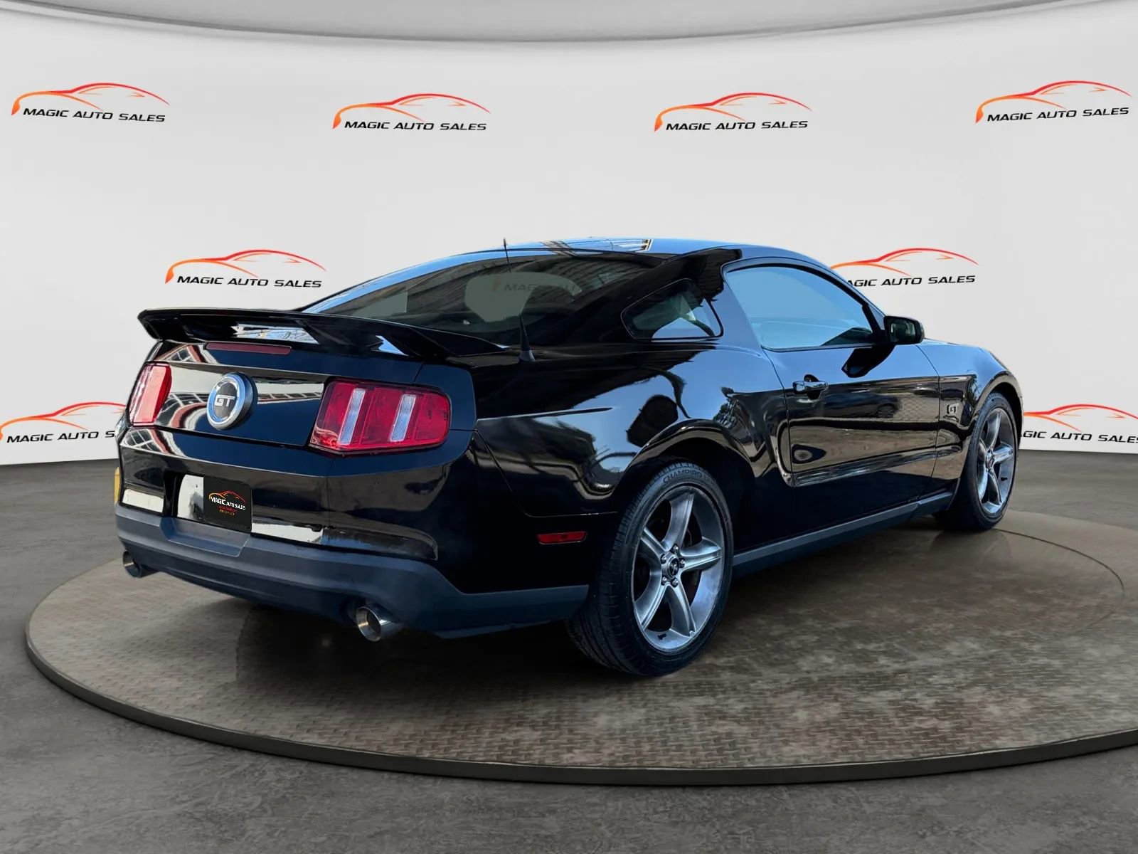 Used 2010 Ford Mustang GT image 8