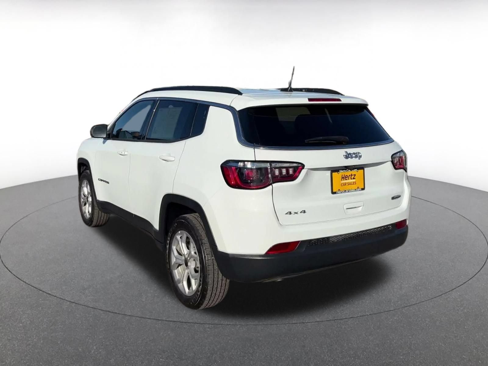 Used 2025 Jeep Compass Latitude AWD/4WD image 10