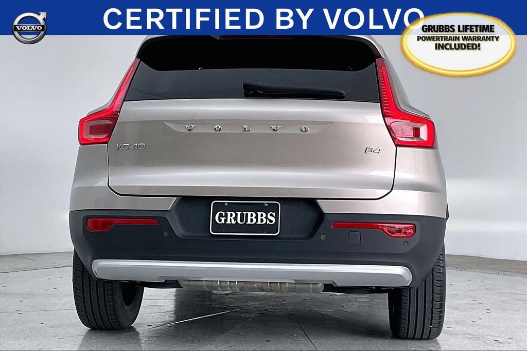 Used 2023 Volvo XC40 B4 Plus image 7