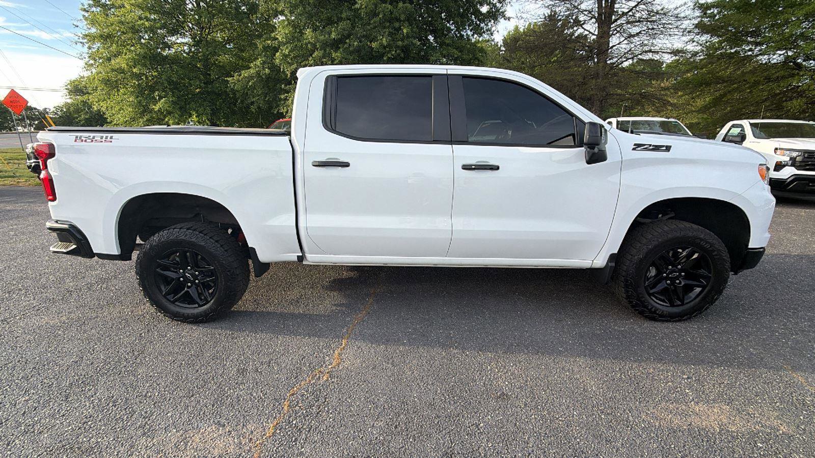 Used 2024 Chevrolet Silverado 1500 LT Trail Boss w/ Convenience Package II AWD/4WD image 4