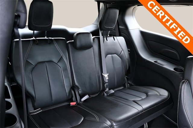 Used 2025 Chrysler Pacifica Select image 18