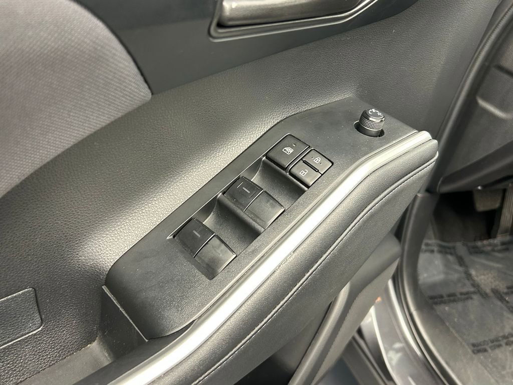 Used 2023 Toyota Highlander LE image 24