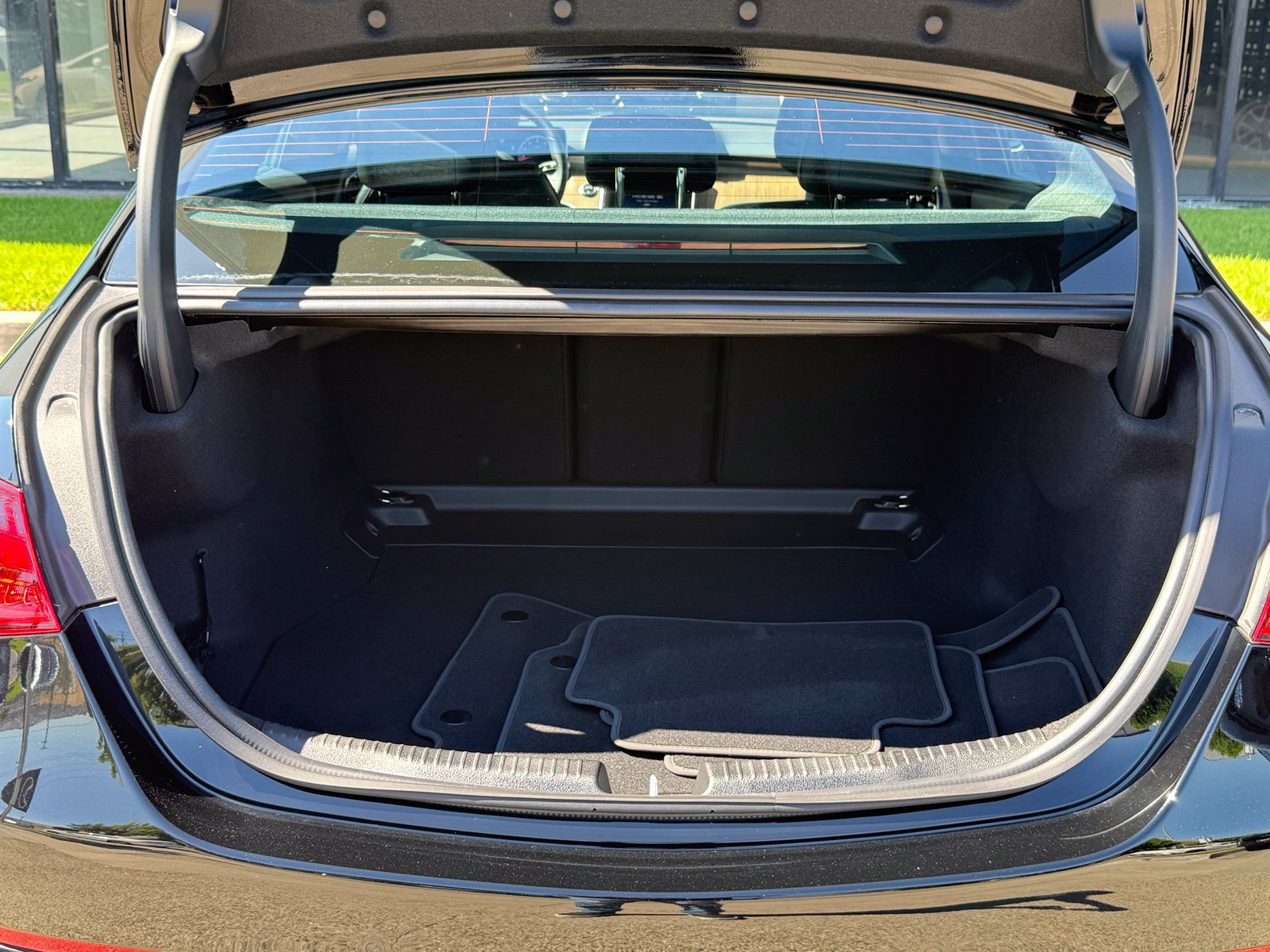 Used 2025 Mercedes-Benz C 300 Sedan image 16