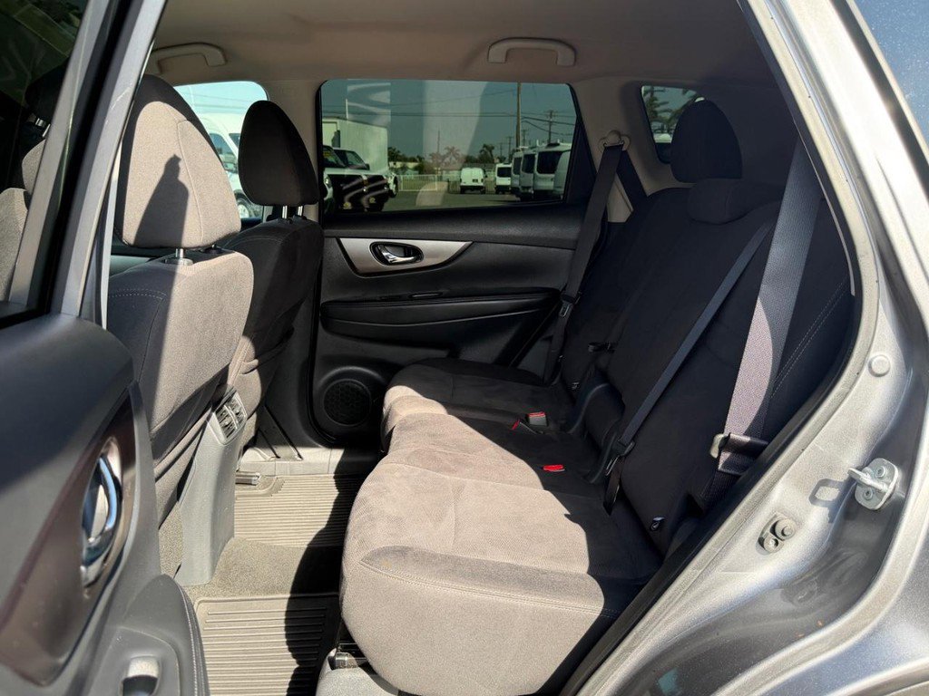 Used 2016 Nissan Rogue SV image 36