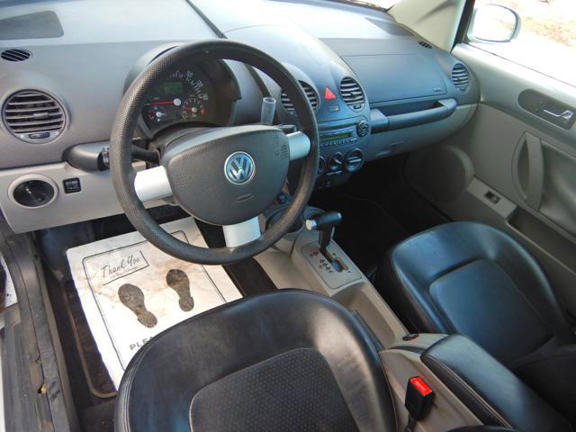 Used 2004 Volkswagen Beetle GL image 2