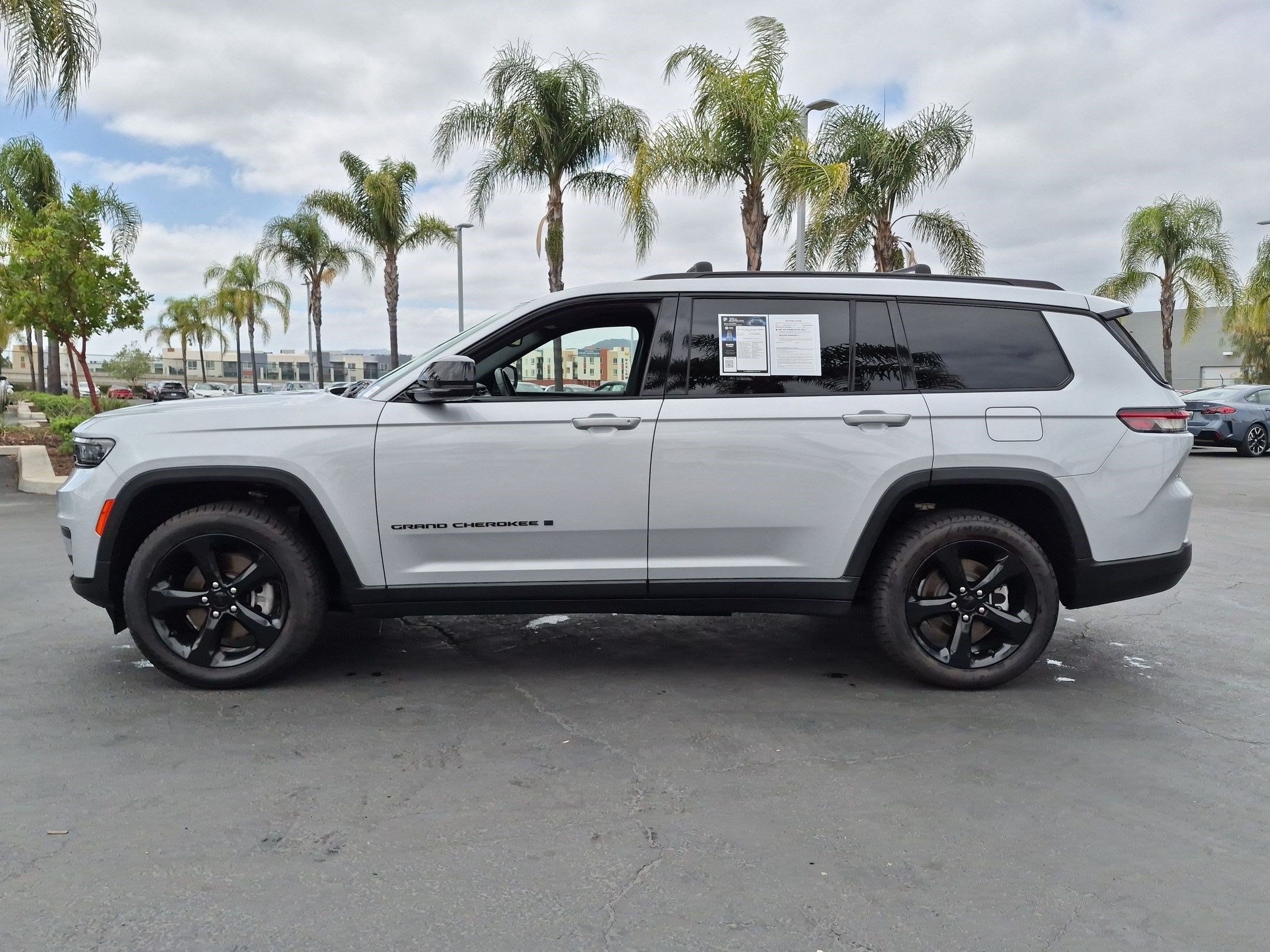 Used 2021 Jeep Grand Cherokee L Laredo AWD/4WD image 7
