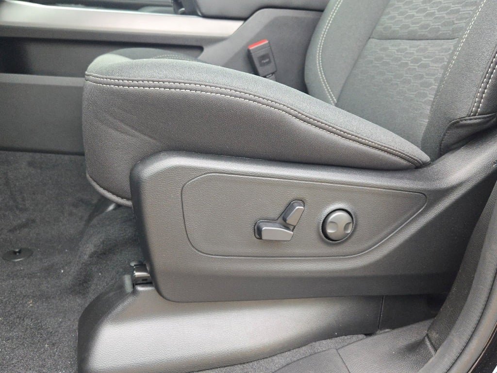 New 2026 RAM 1500 4x4 Crew Cab image 24