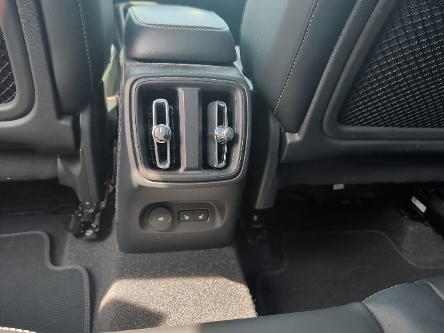 Used 2023 Volvo XC40 B5 Ultimate w/ Climate Package AWD/4WD image 19