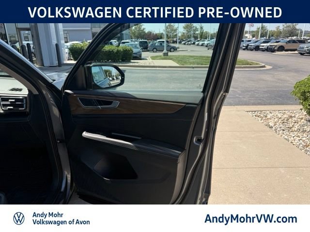 Used 2024 Volkswagen Atlas SE w/ Black Wheel Package AWD/4WD image 18