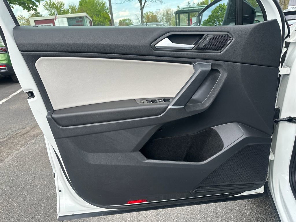 Certified 2020 Volkswagen Tiguan SE R-Line AWD/4WD image 5