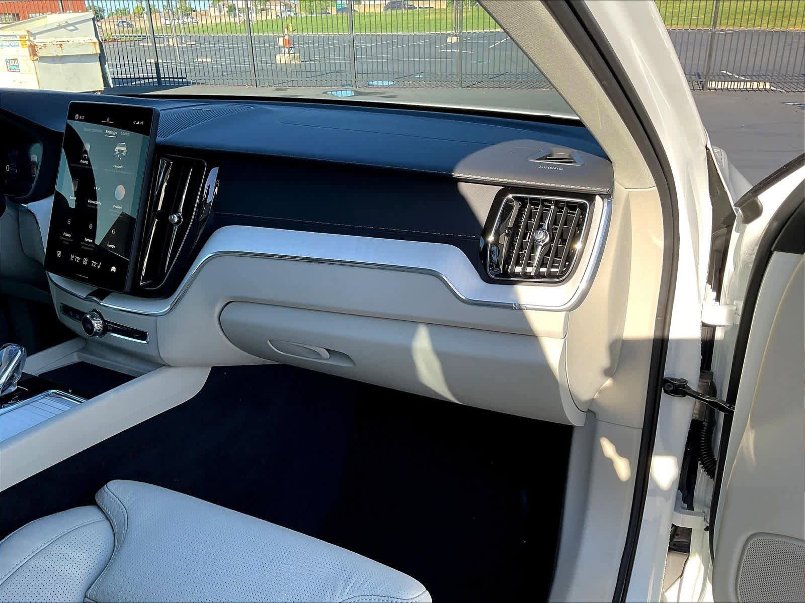 New 2026 Volvo XC60 T8 Ultra w/ Protection Package Premier AWD/4WD image 28