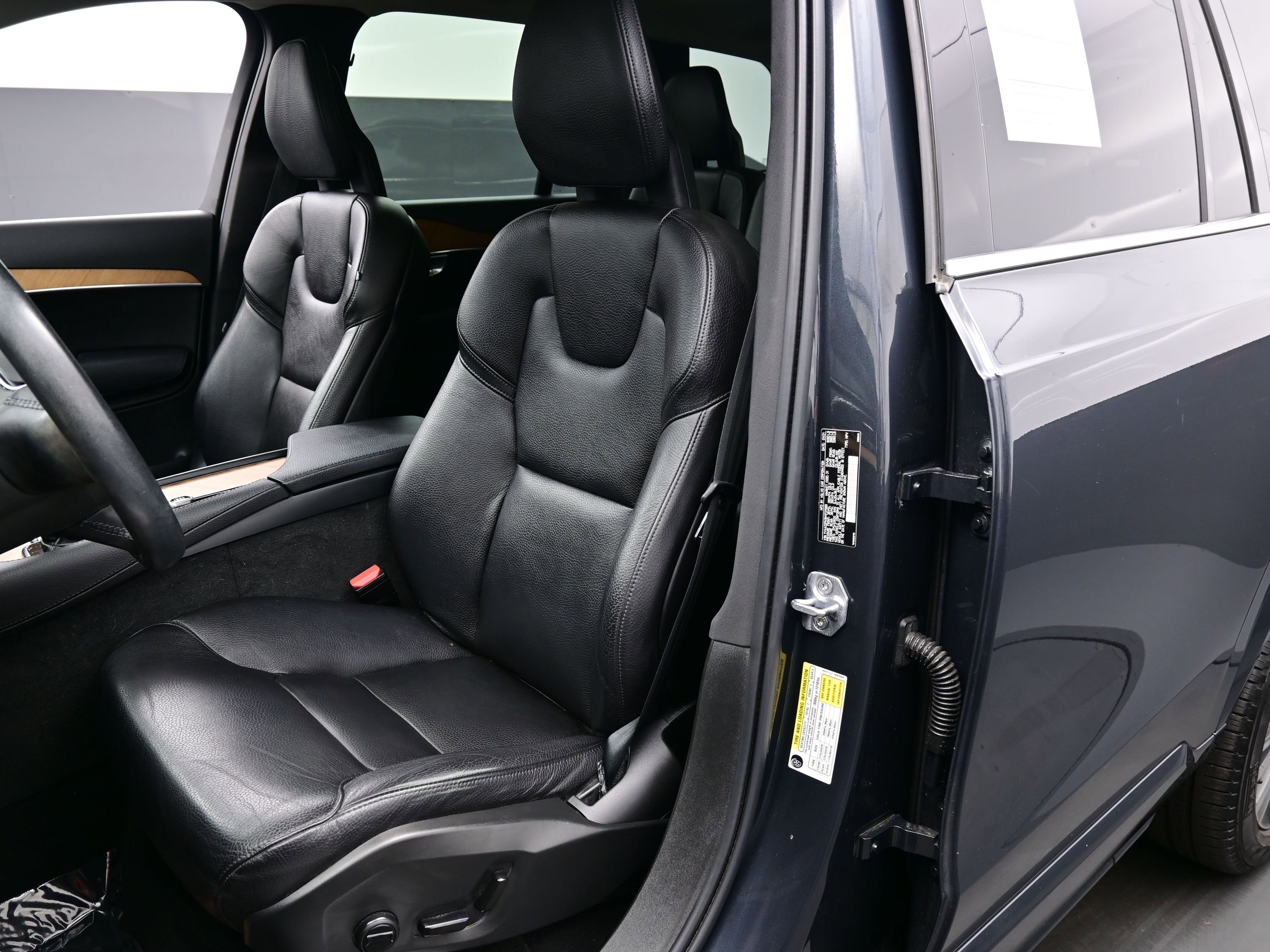 Used 2021 Volvo XC90 T6 Momentum w/ Advanced Package image 13