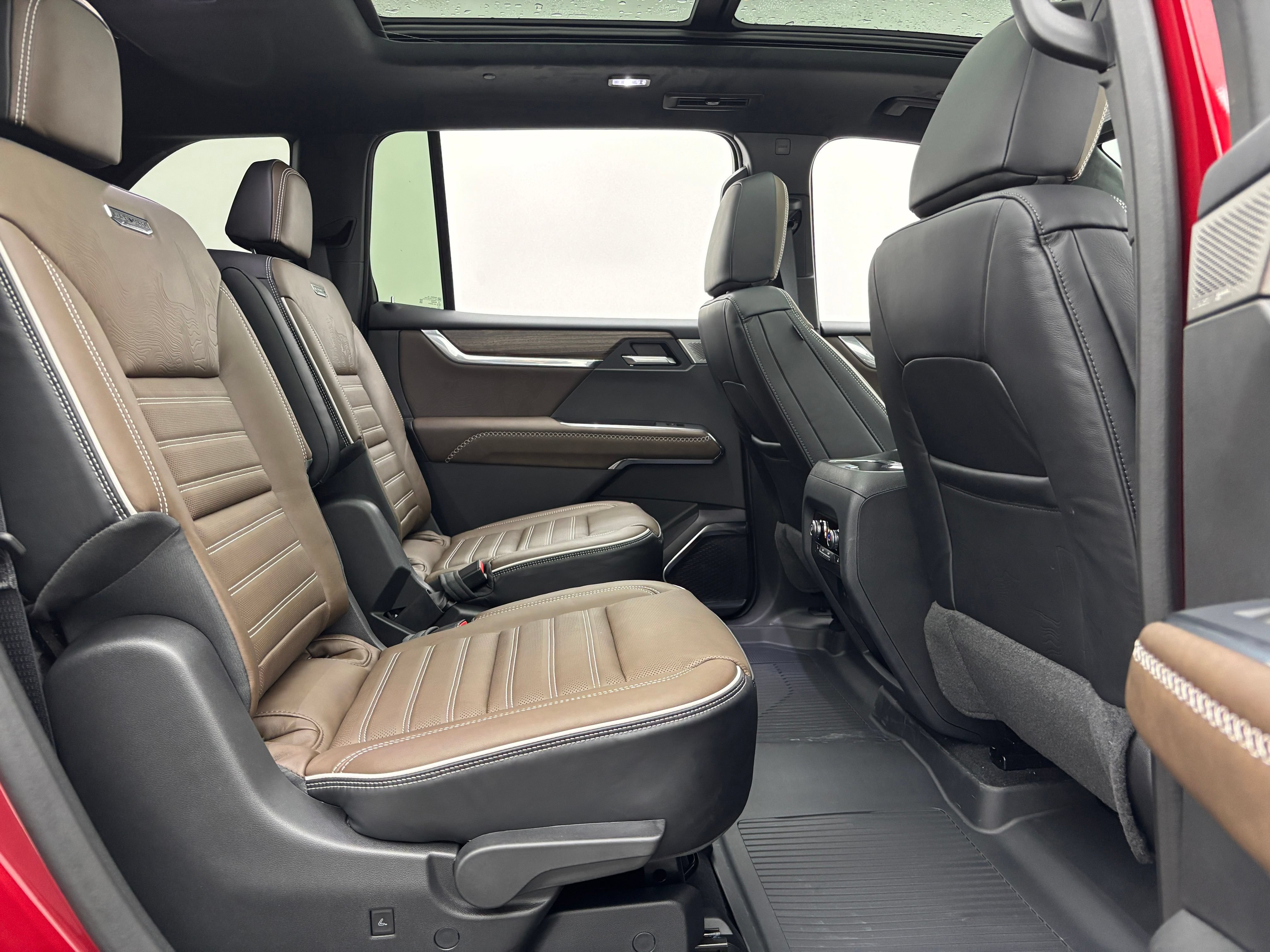 New 2027 GMC Acadia Denali Ultimate w/ LPO, Floor Liner Package AWD/4WD image 43