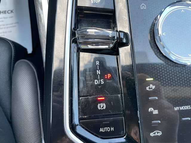 Used 2025 BMW 740i xDrive AWD/4WD image 15