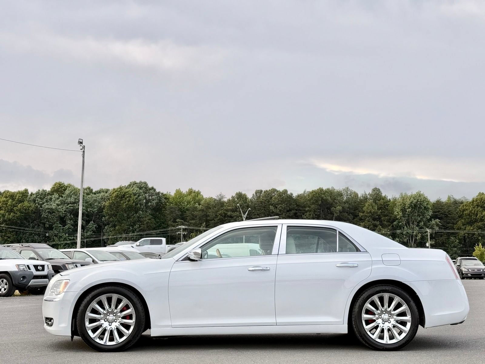 Used 2014 Chrysler 300 C RWD image 16