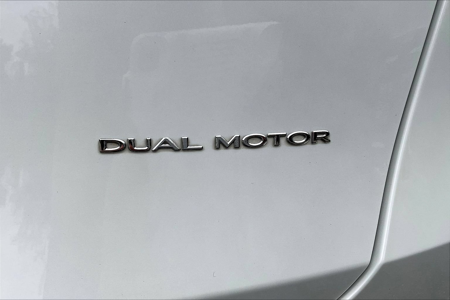 Used 2024 Tesla Model Y Long Range AWD/4WD image 23