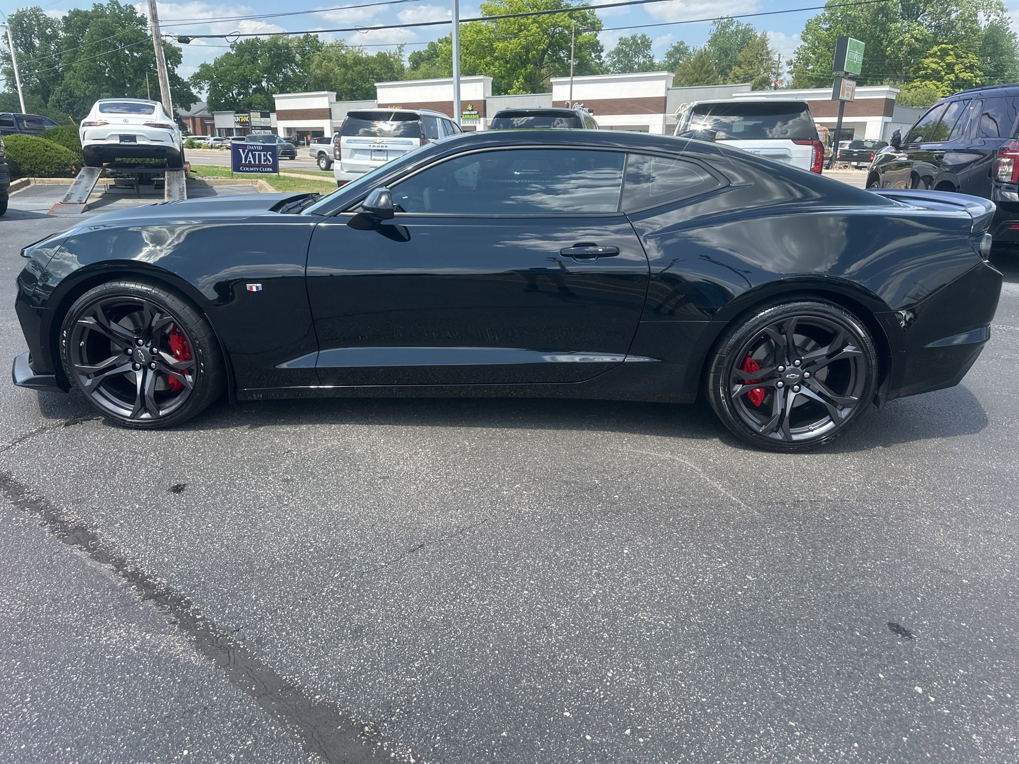 Used 2021 Chevrolet Camaro SS RWD image 7
