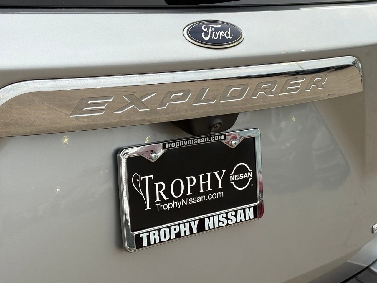 Used 2020 Ford Explorer XLT w/ Equipment Group 202A image 8