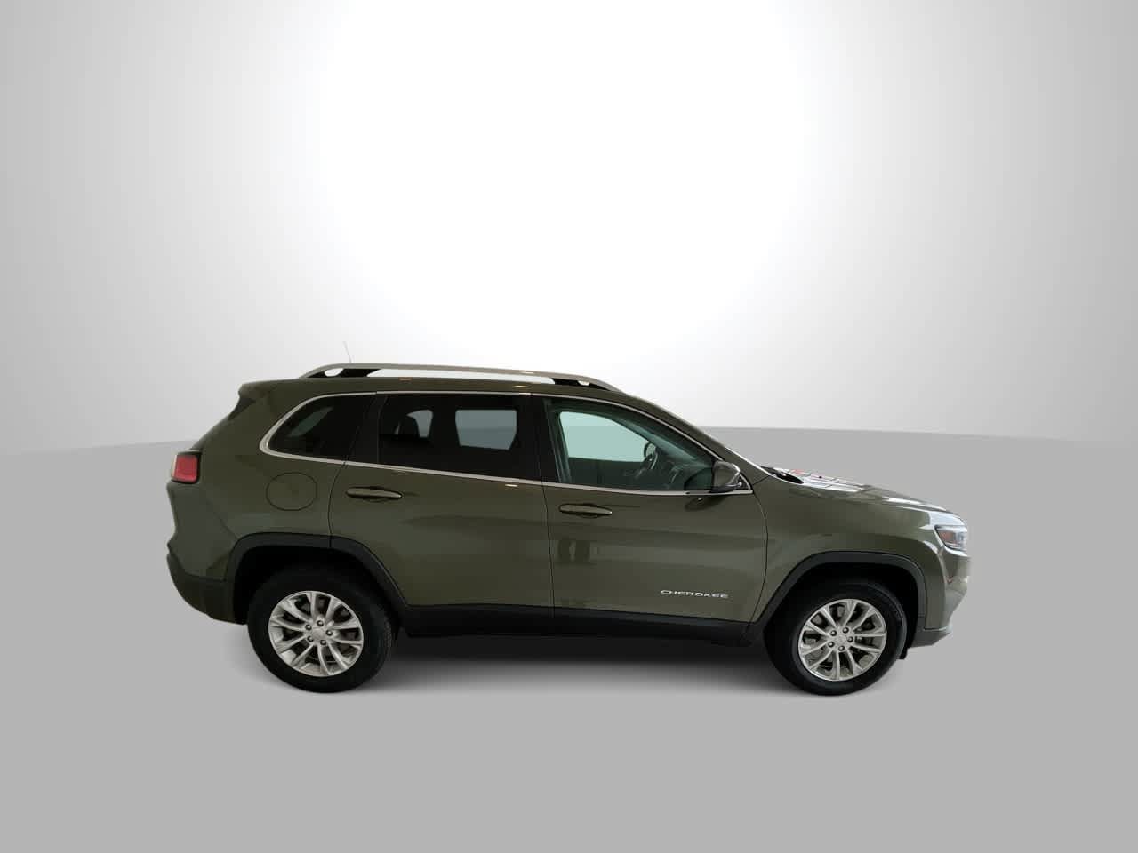 Used 2019 Jeep Cherokee Latitude w/ Cold Weather Group AWD/4WD image 9
