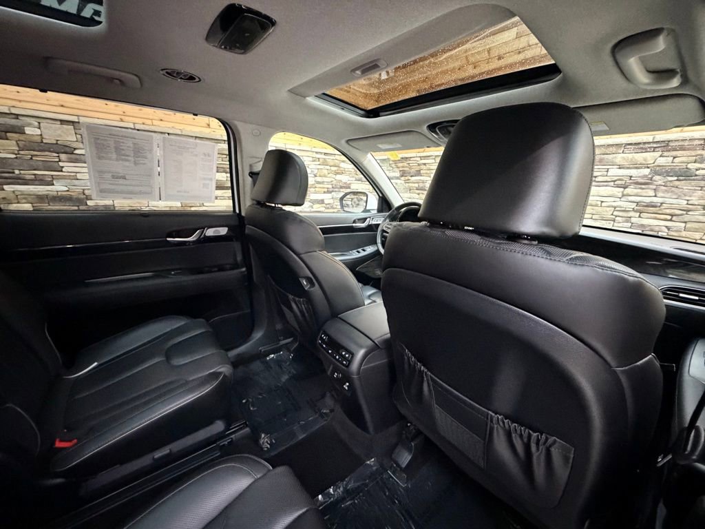 Used 2022 Hyundai Palisade Limited w/ Winter Package image 31
