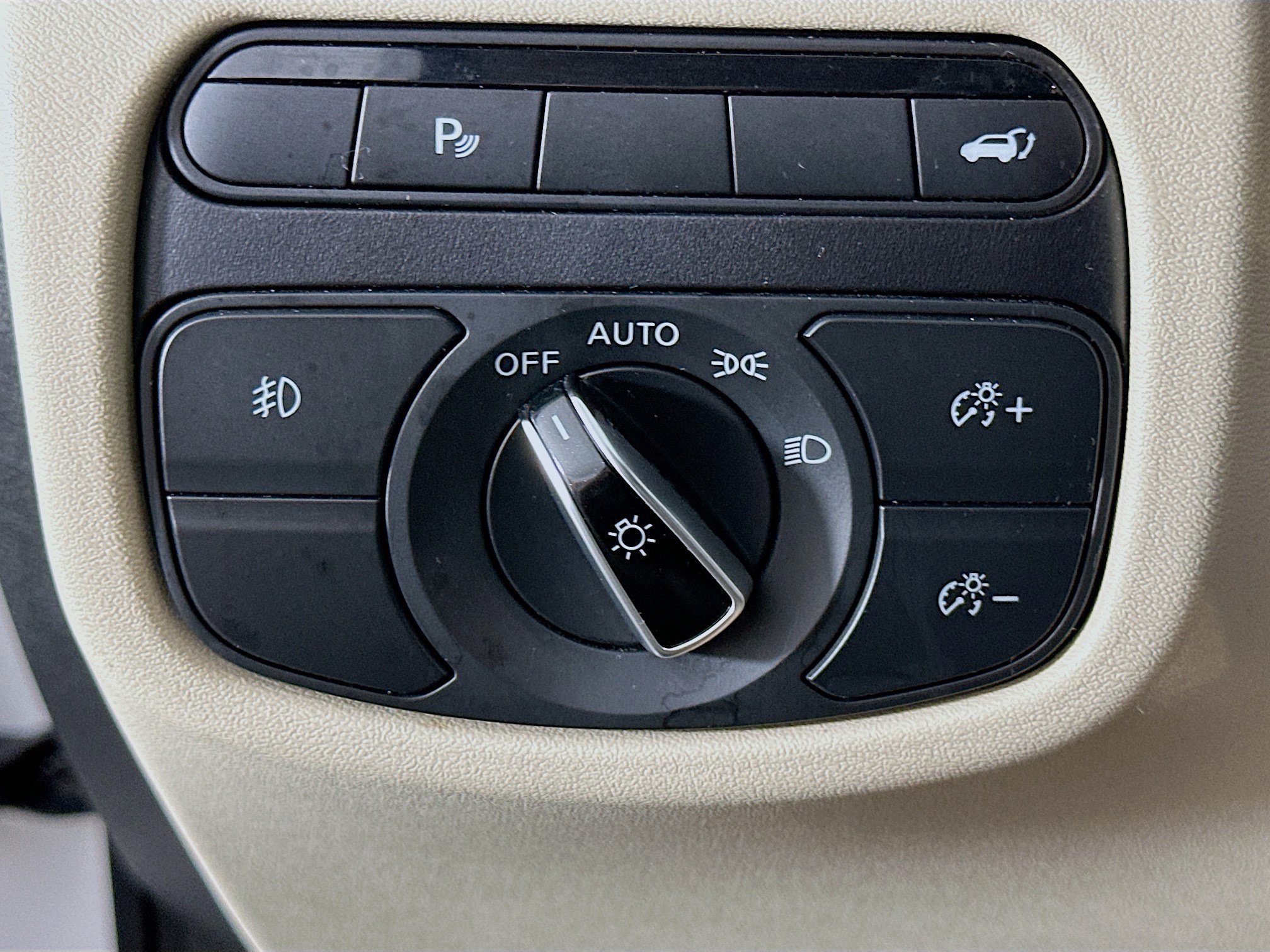 Used 2020 INFINITI QX50 Luxe w/ Navigation Package FWD image 16