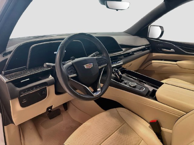 Used 2024 Cadillac Escalade Premium Luxury AWD/4WD image 8