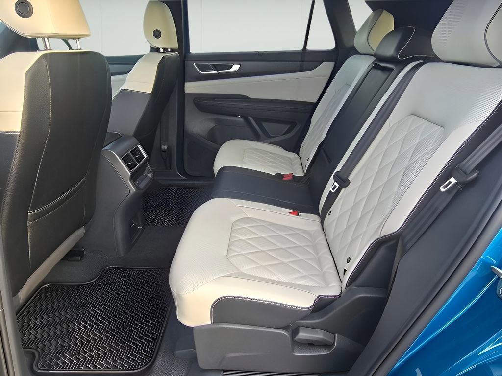 Used 2025 Volkswagen Atlas Cross Sport SEL Premium R-Line image 14