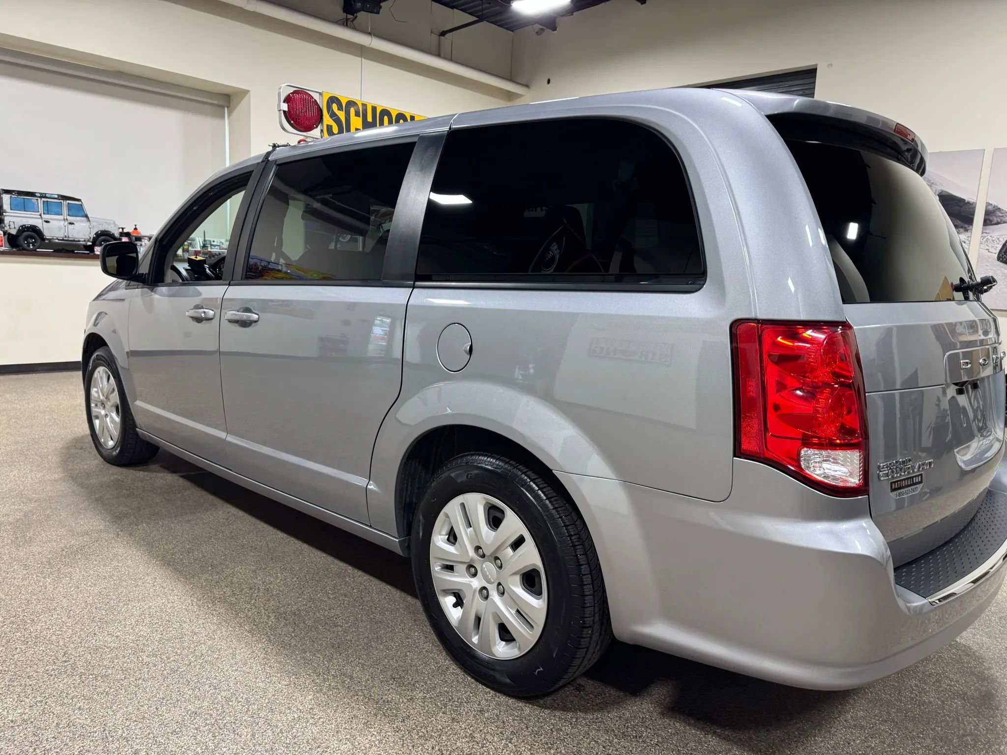 Used 2018 Dodge Grand Caravan SE image 18