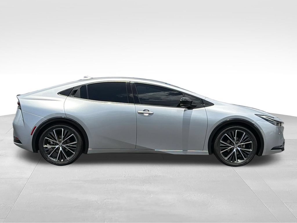 Used 2023 Toyota Prius XLE FWD image 8