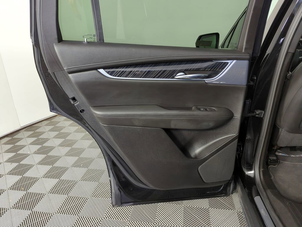 Certified 2025 Cadillac XT6 Premium Luxury AWD/4WD image 28