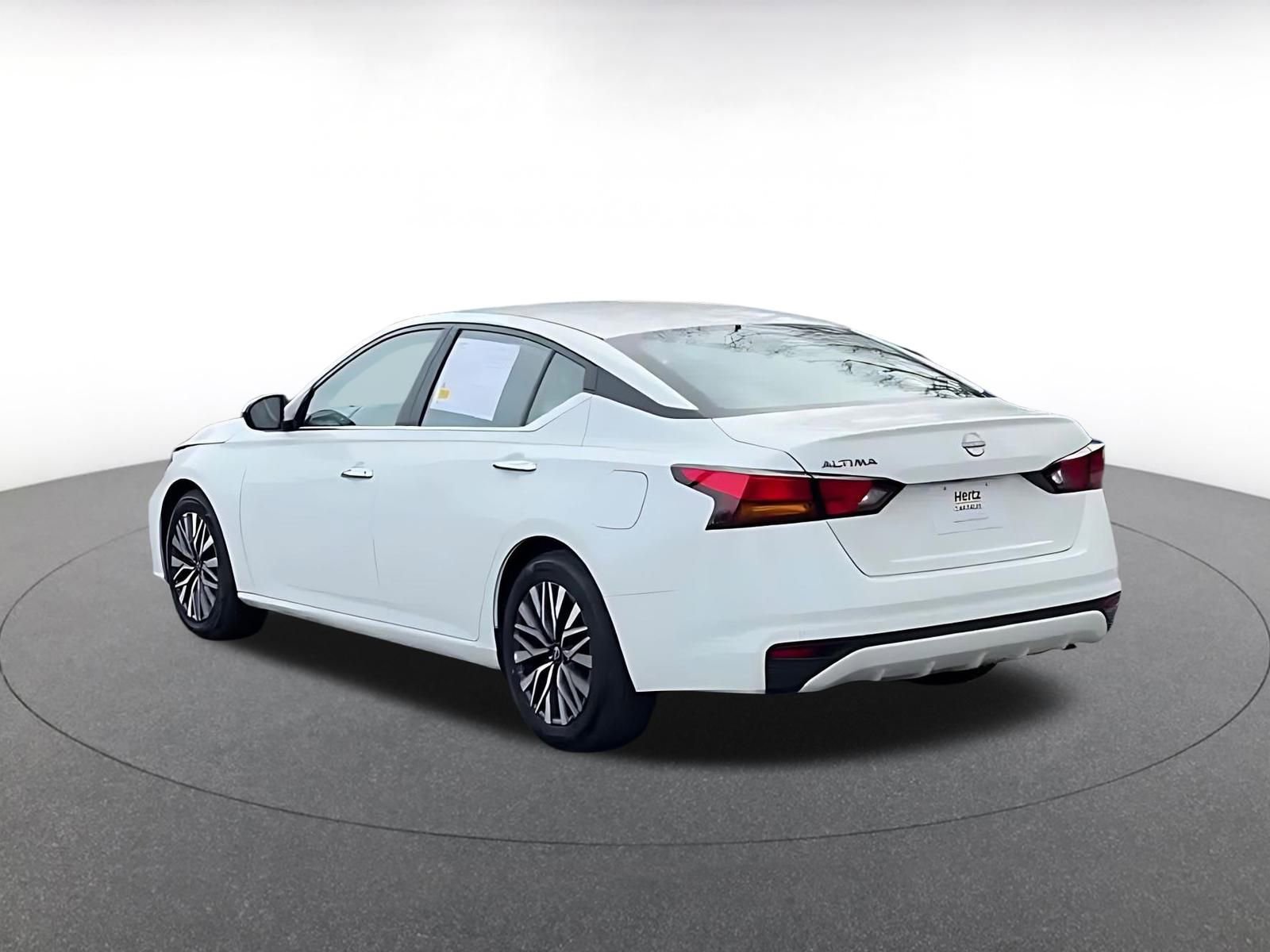 Used 2025 Nissan Altima 2.5 SV image 10