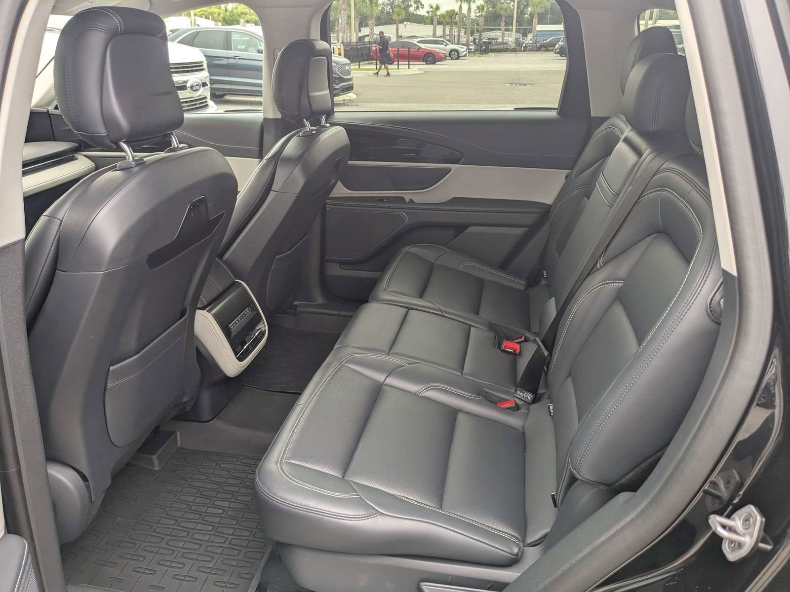 Used 2025 Lincoln Nautilus Premier AWD/4WD image 15