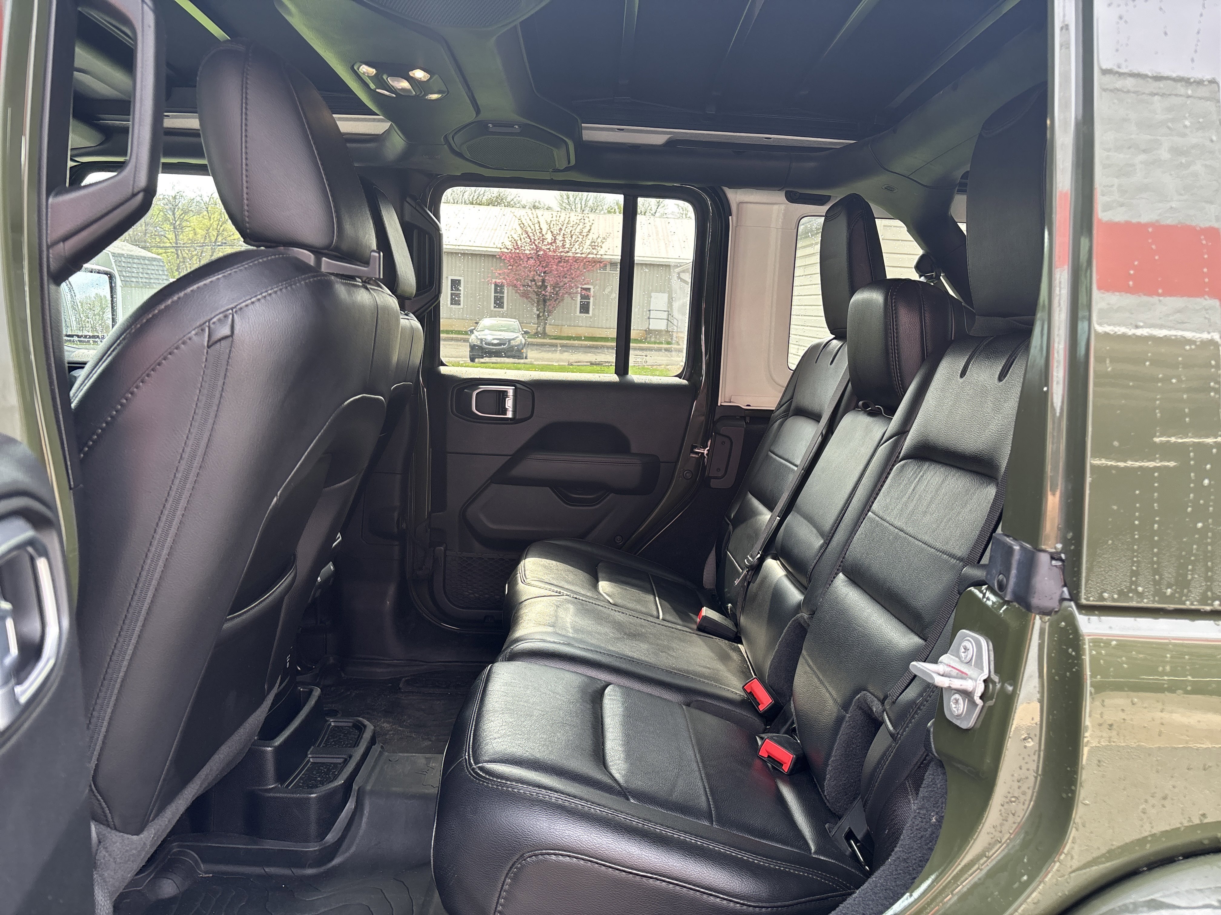 Used 2020 Jeep Wrangler Unlimited Sahara image 13