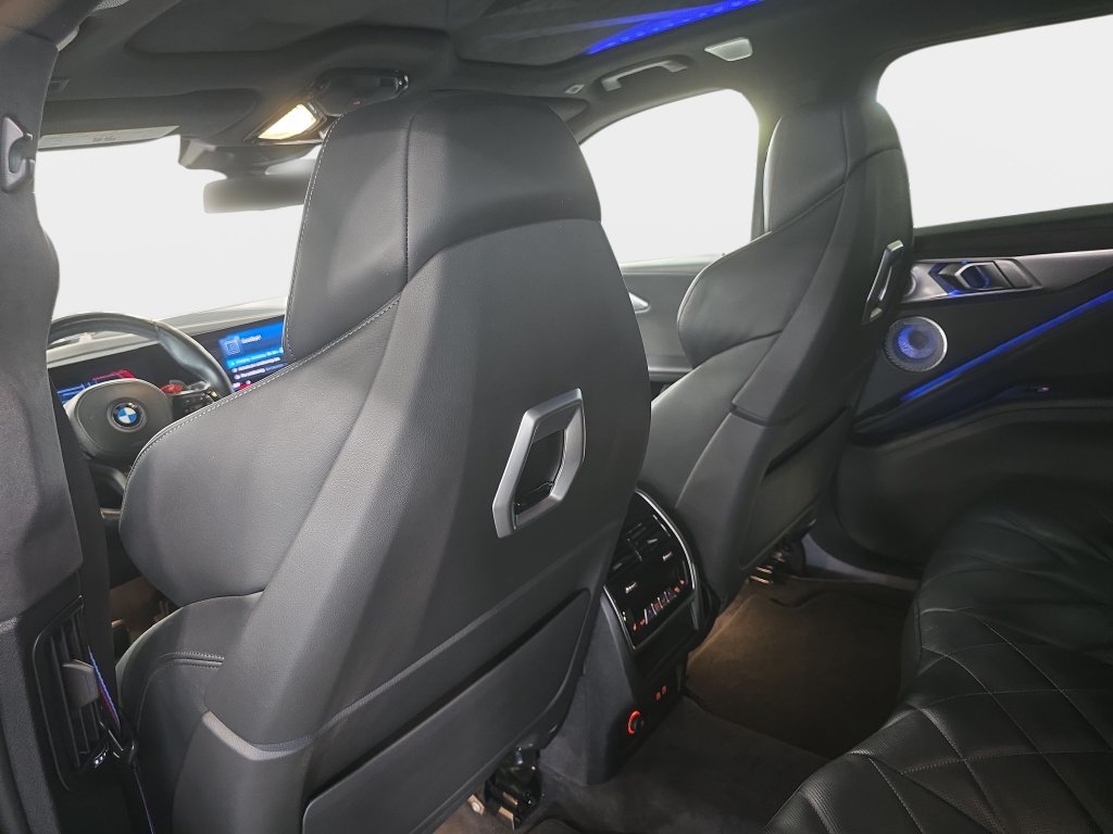 Certified 2023 BMW XM AWD/4WD image 9