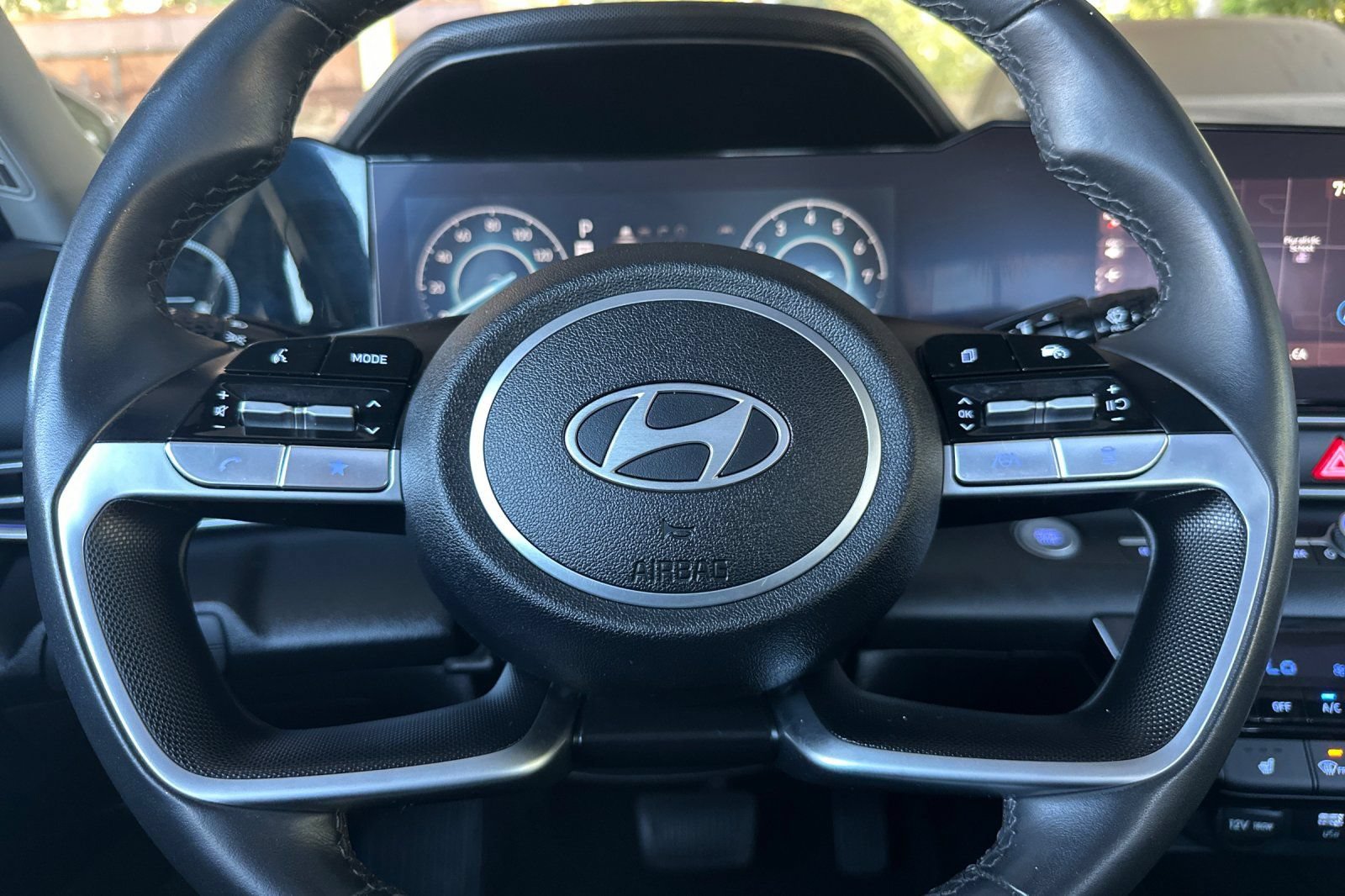 Used 2025 Hyundai Elantra SEL FWD image 24
