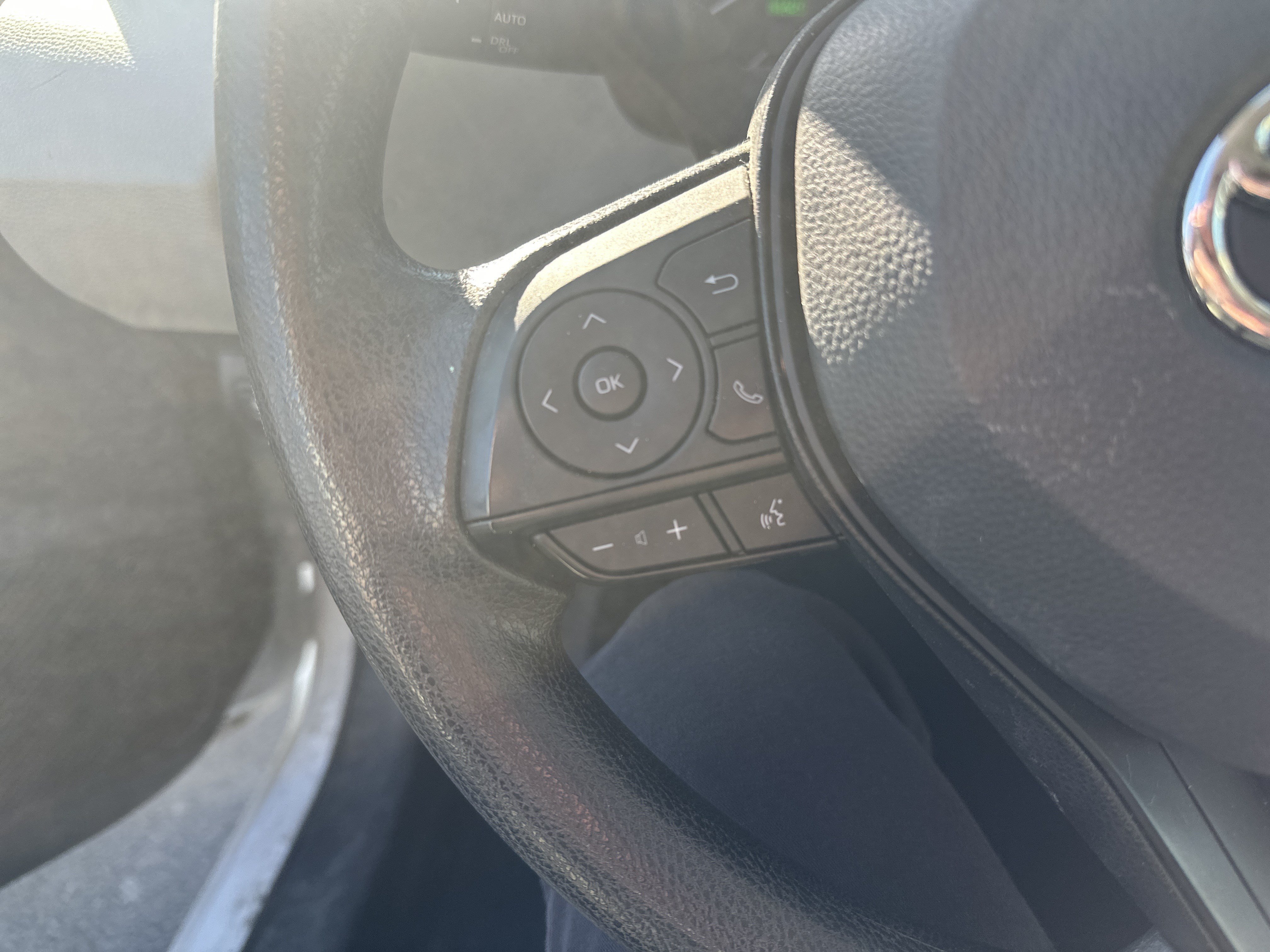 Used 2024 Toyota Corolla LE w/ LE Convenience Package FWD image 18