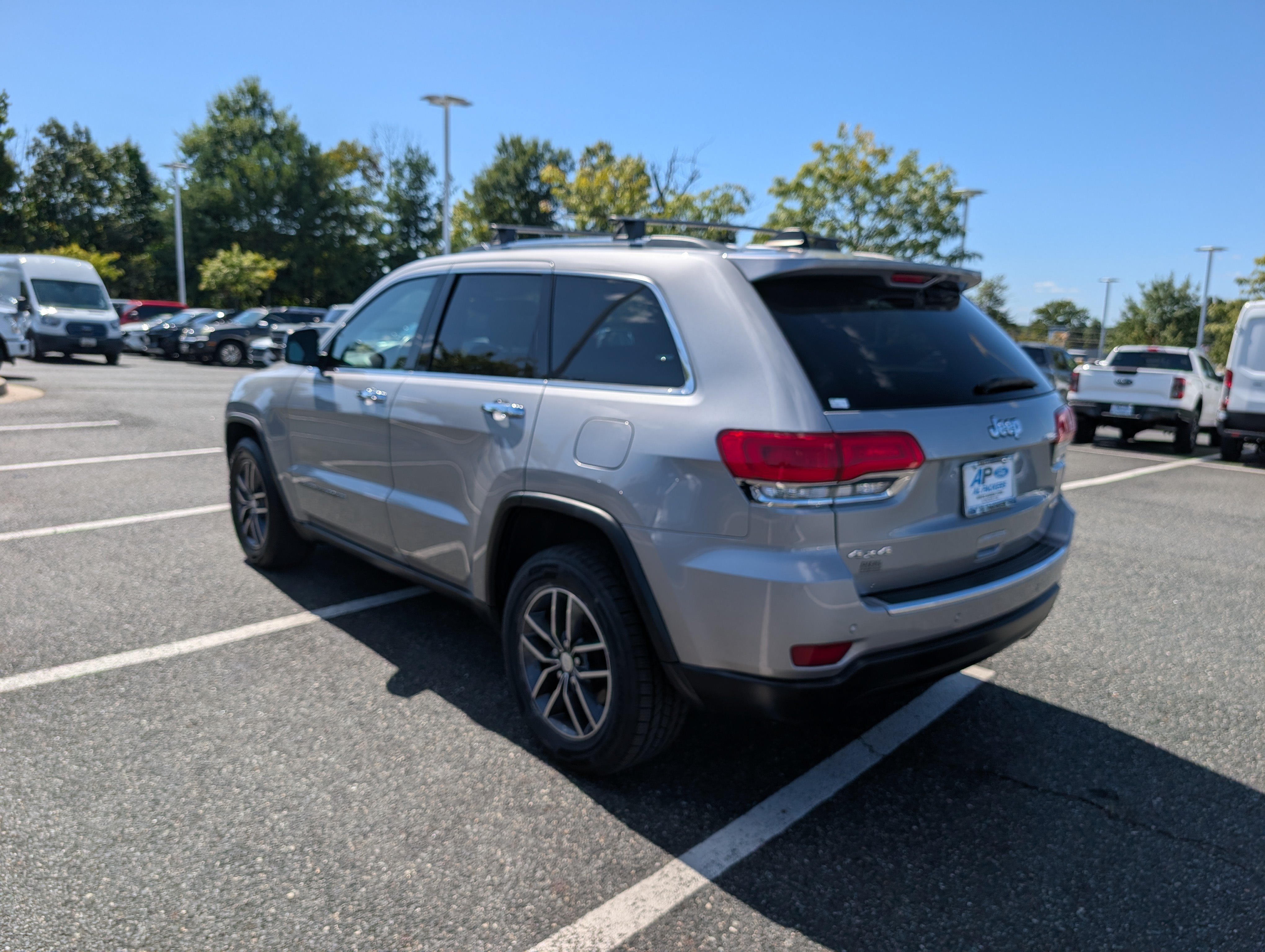 Used 2017 Jeep Grand Cherokee Limited AWD/4WD image 5