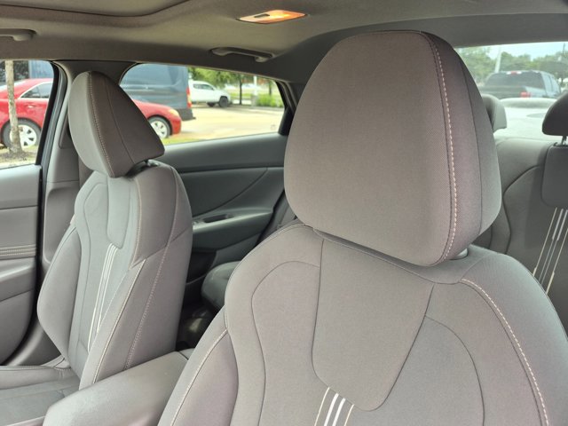 Used 2022 Hyundai Elantra SEL w/ Convenience + Premium Package FWD image 16