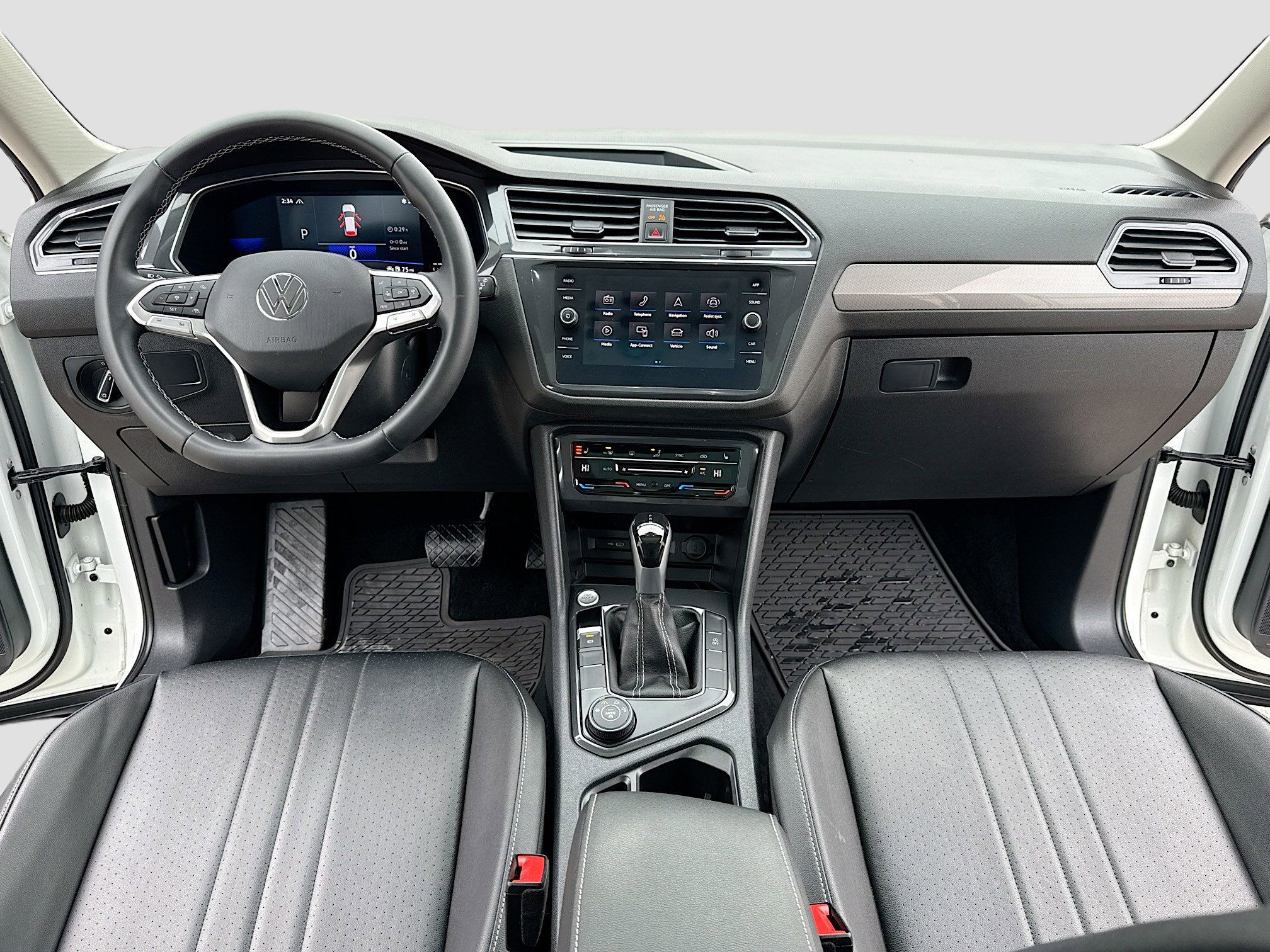 Used 2022 Volkswagen Tiguan SE w/ Panoramic Sunroof Package image 3