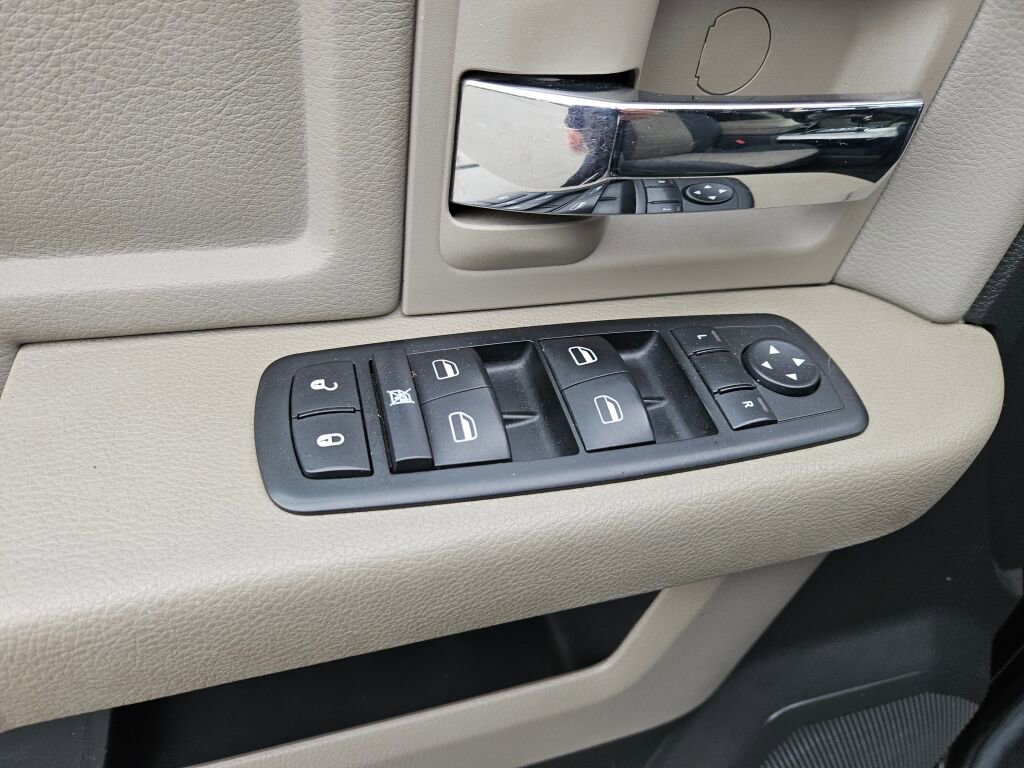 Used 2011 RAM 1500 Classic SLT w/ SLT Plus D←cor Group AWD/4WD image 17