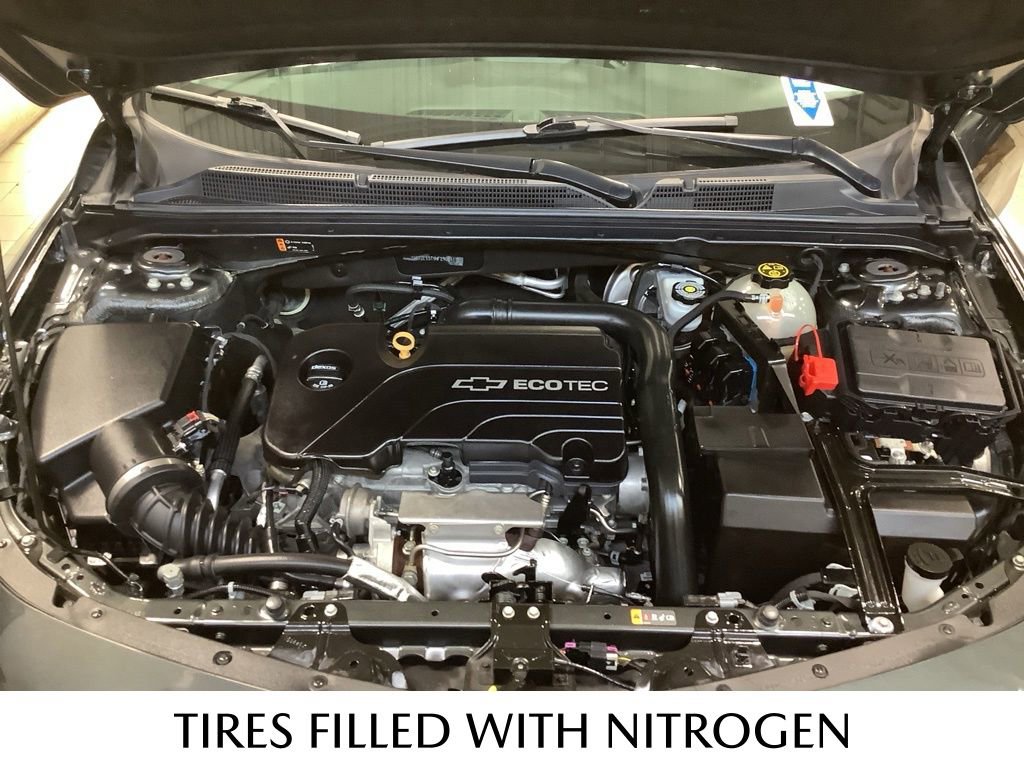 Used 2017 Chevrolet Malibu LT image 24