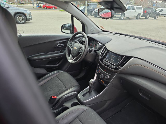 Used 2022 Chevrolet Trax LT w/ LT Convenience Package image 40