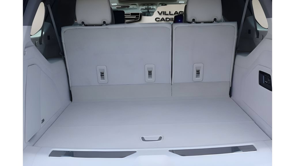 New 2026 Cadillac Escalade ESV Platinum Luxury AWD/4WD image 17