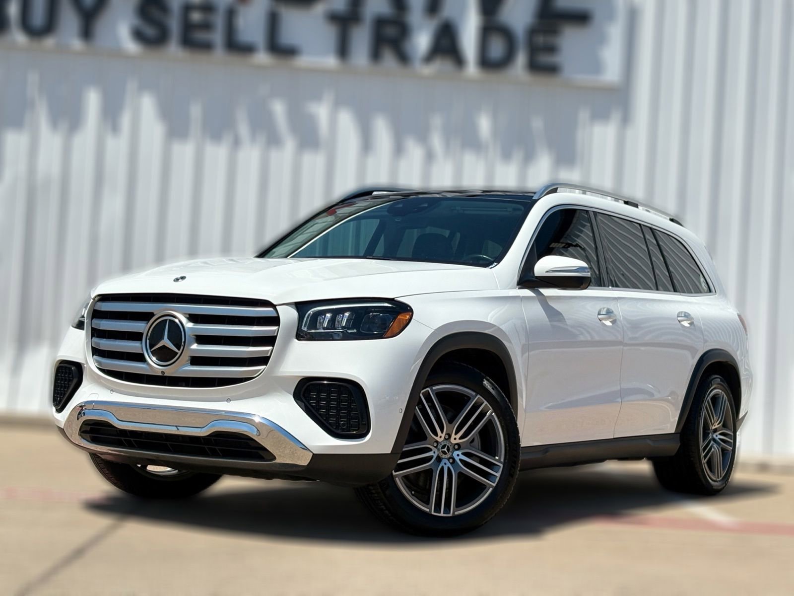 Used 2024 Mercedes-Benz GLS 450 4MATIC image 2
