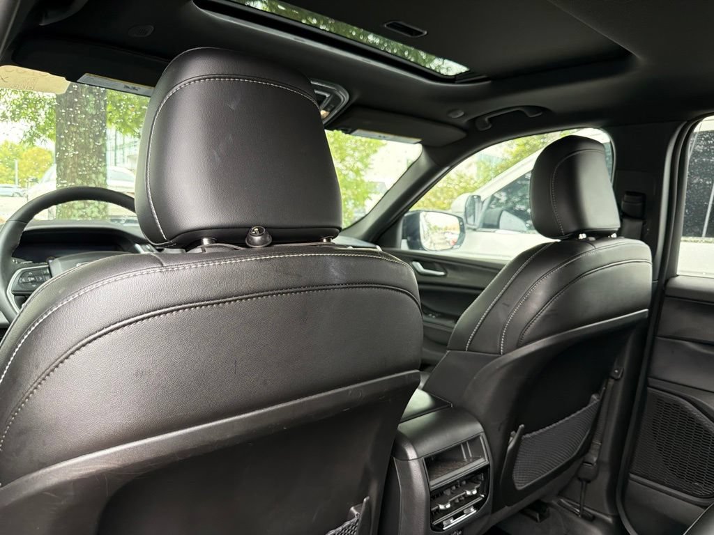 Used 2024 Jeep Grand Cherokee Altitude AWD/4WD image 27