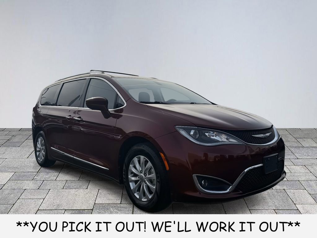 Used 2018 Chrysler Pacifica Touring-L image 1