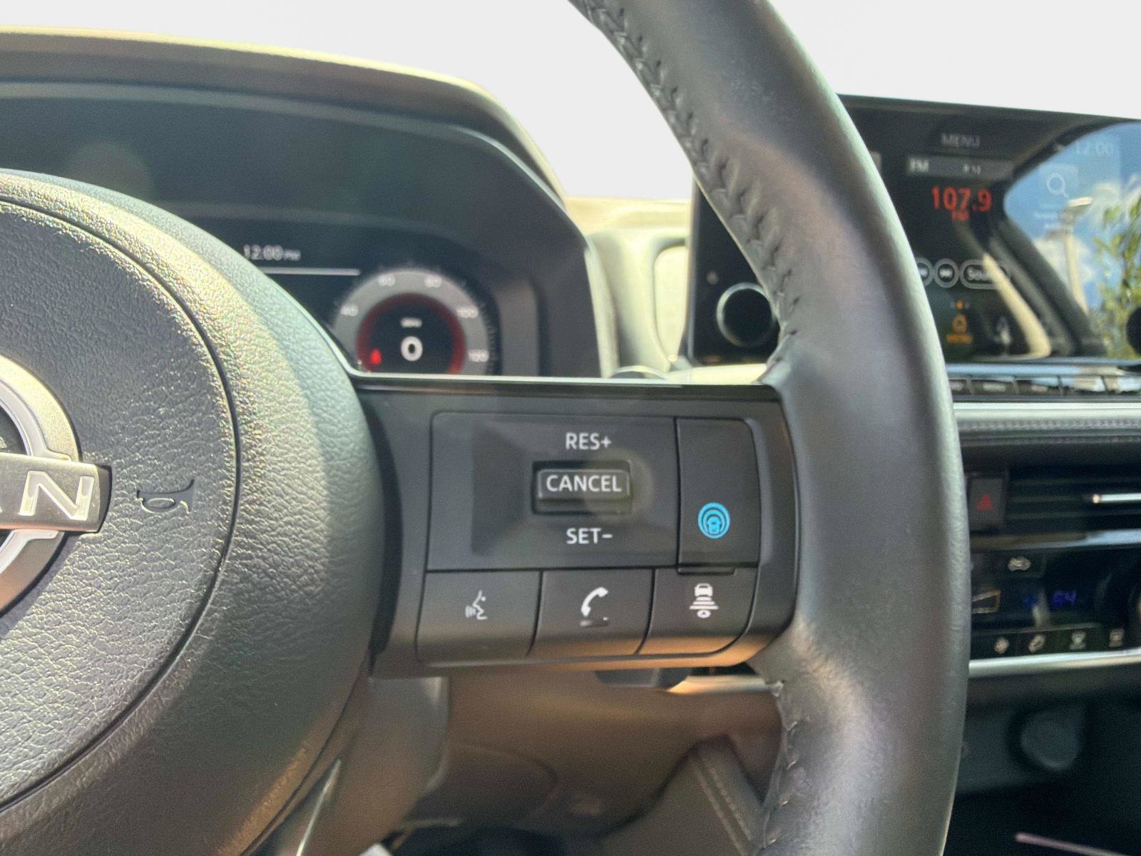 Used 2023 Nissan Rogue Platinum w/ Platinum Premium Package FWD image 26