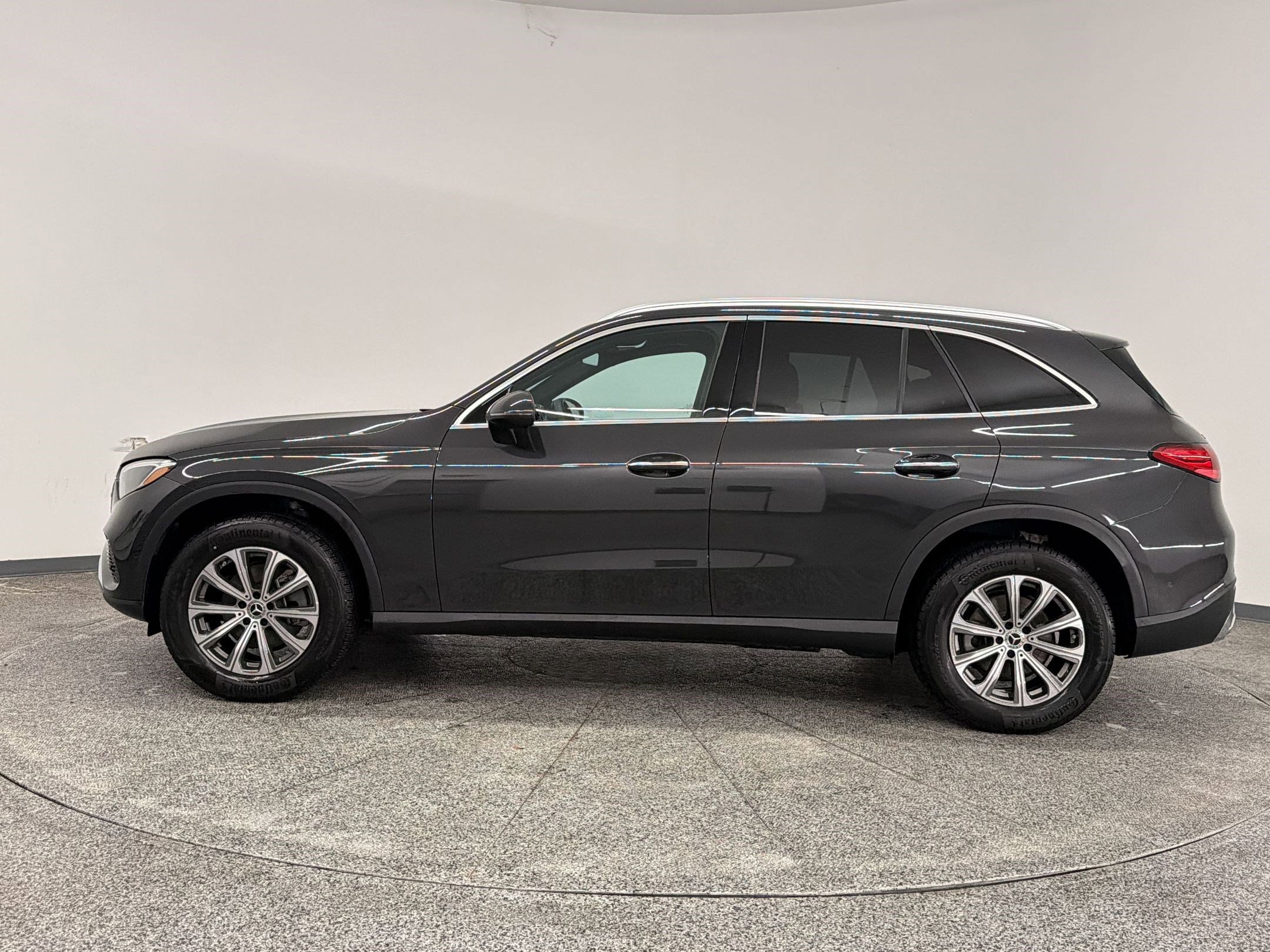 Used 2026 Mercedes-Benz GLC 300 image 2